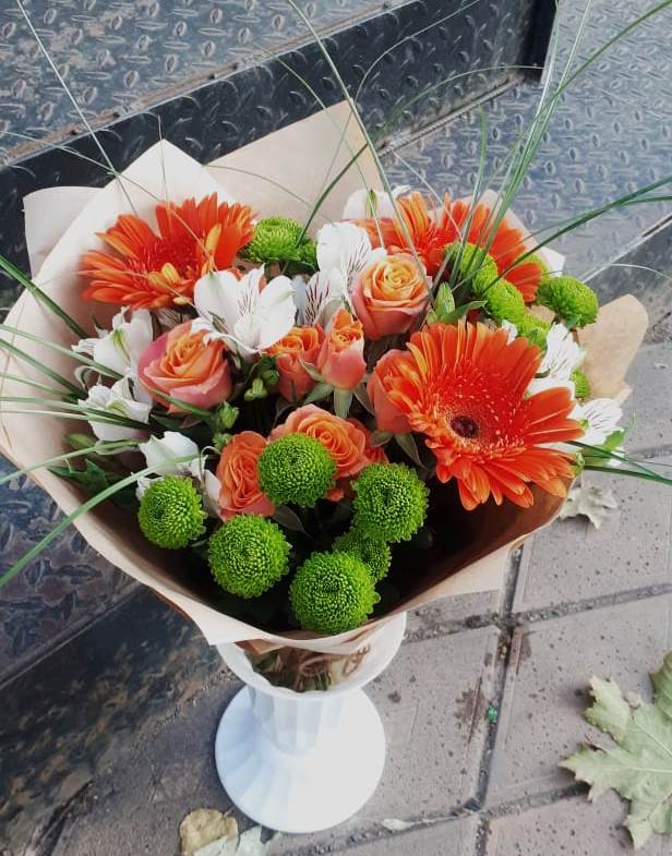 Букет цветов из: Герберы, Хризантемы, Альстромерии и Розы в Арье