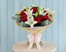 Букет цветов из:  Лилии и Розы в Арье