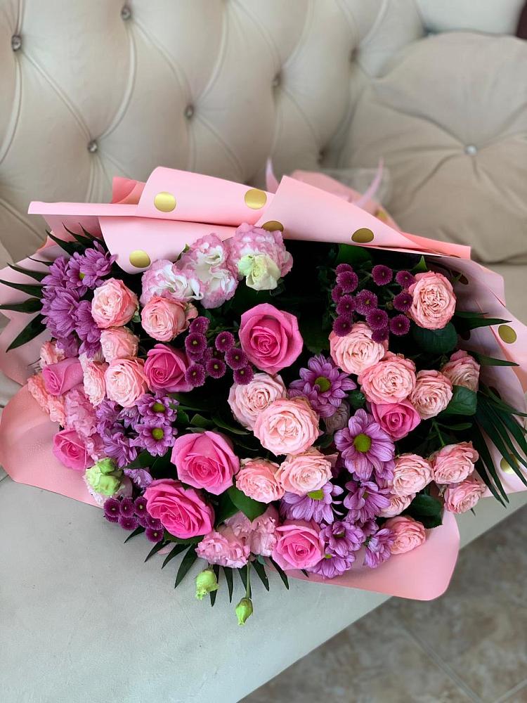 Букет цветов из: Хризантемы, Розы и Лизиантусы в Арье