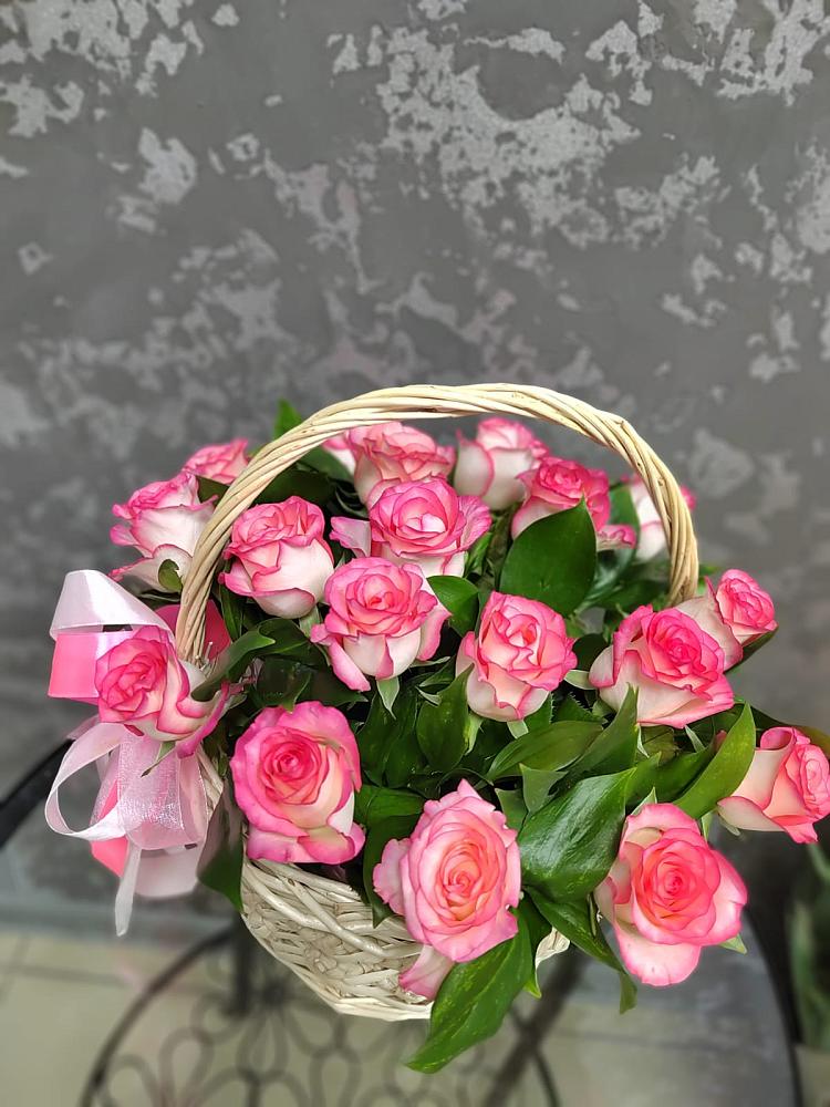 Цветочная композиция из Розы в корзине в Арье