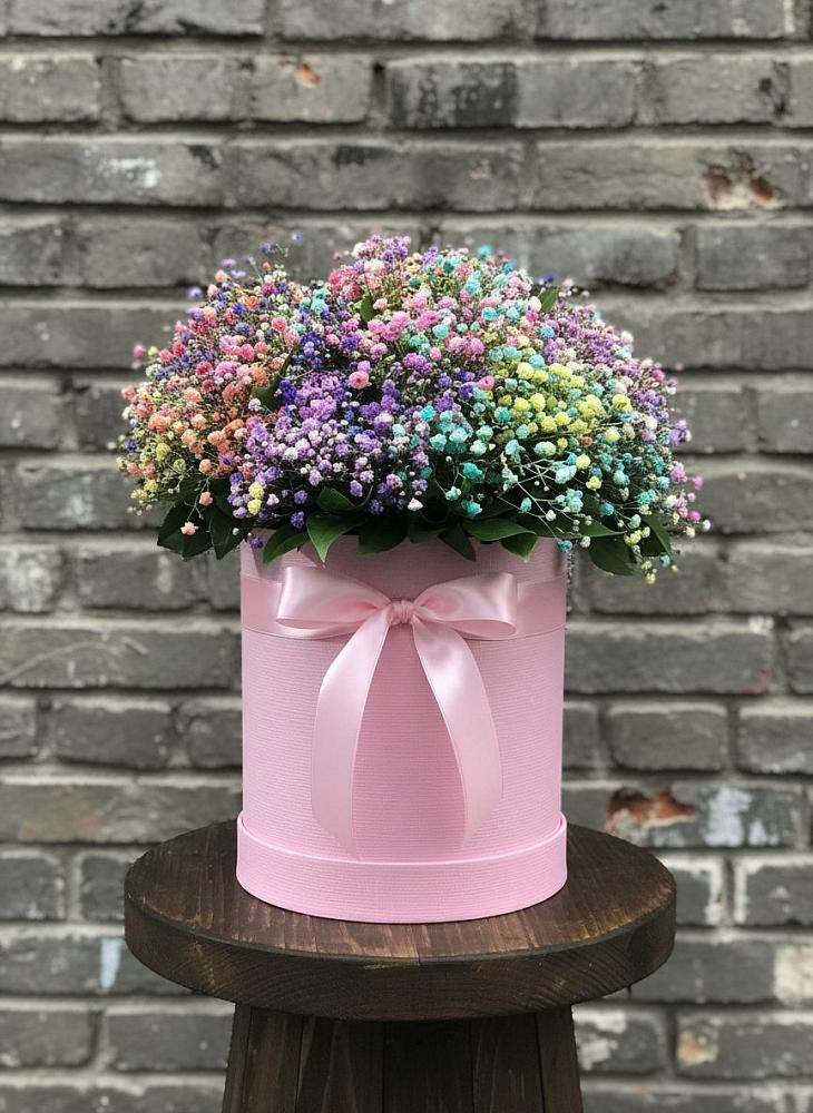 Цветочная композиция из Гипсофила и Розы в шляпной коробке в Арье