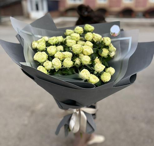 Букет Белые кустовые розы Солинеро в Арье