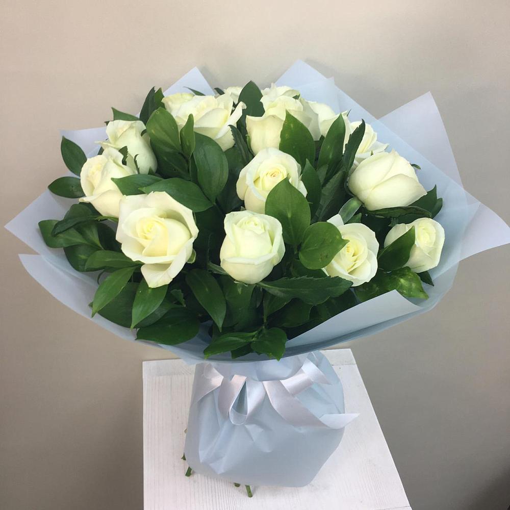 Букет 15 Белых роз Проуд в Арье