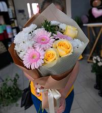 Букет цветов из:  Герберы, Розы и Хризантемы в Арье