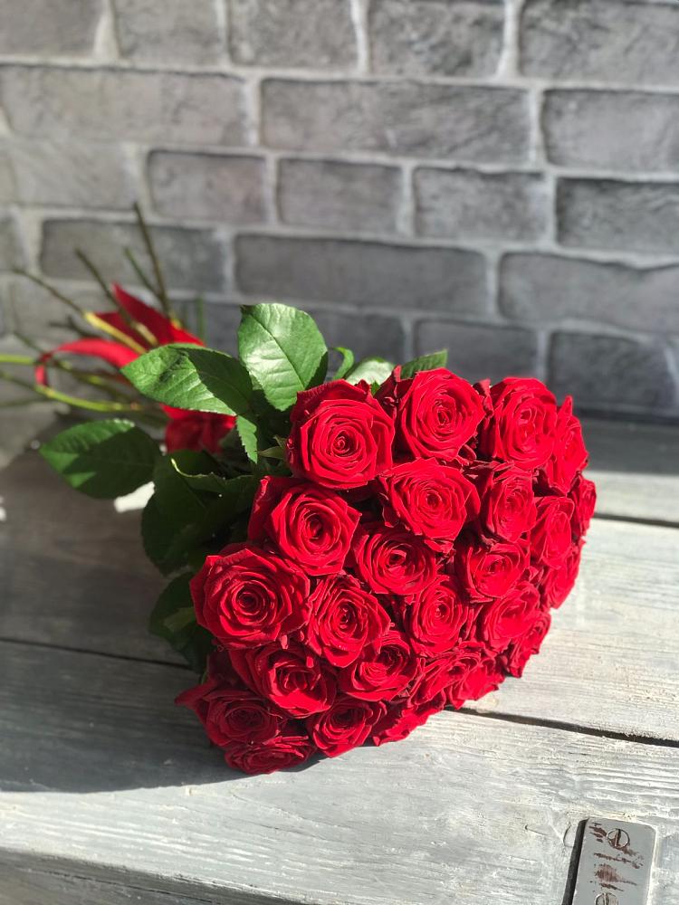 Букет Красные розы Фридом в Арье