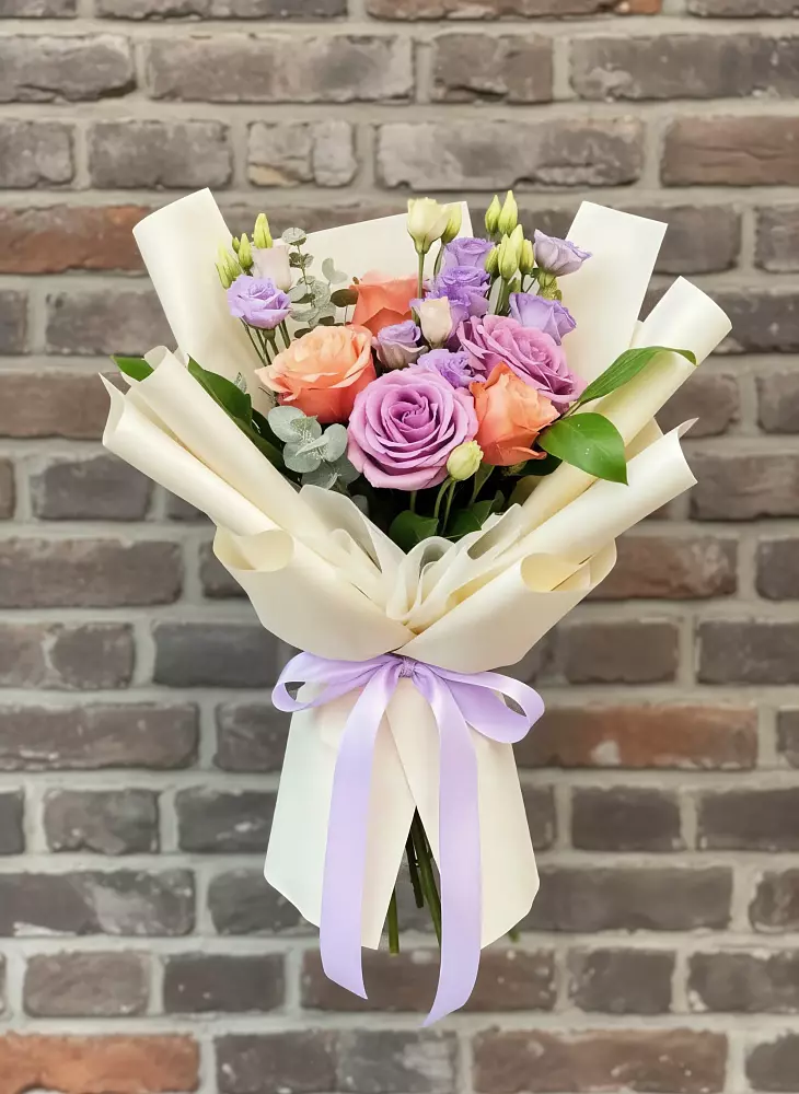 Букет цветов из: Лизиантусы и Розы в Арье