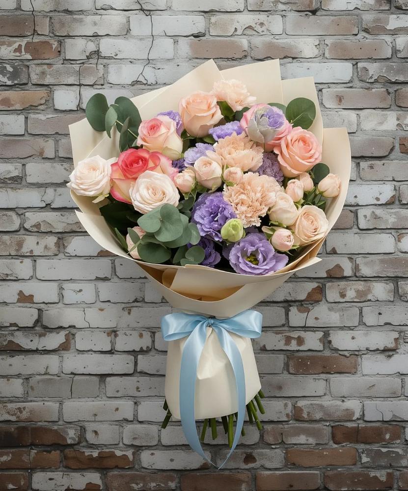 Букет цветов из: Розы, Лизиантусы и Гвоздики в Арье