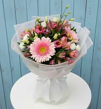 Букет цветов из:  Герберы, Альстромерии и Лизиантусы #REPLACE_PRED# Арье