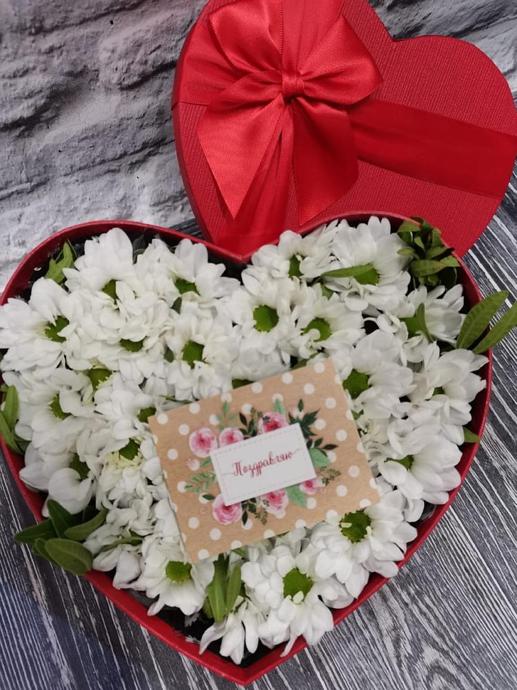 Цветочная композиция из Хризантемы в виде сердца в Арье