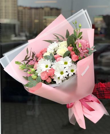 Букет цветов из: Розы, Лизиантусы и Хризантемы в Арье